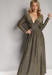 Born2be - Złota Rozkloszowana Błyszcząca Sukienka Maxi z Głębokim Dekoltem i Marszczeniem w Talii Nizetta. Kolor: złoty. Materiał: materiał. Długość rękawa: długi rękaw. Typ sukienki: proste. Długość: maxi #5