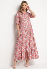 Born2be - Różowo-Czerwona Sukienka Koszulowa Fabillus. Okazja: na spacer. Kolor: różowy. Wzór: kwiaty. Typ sukienki: koszulowe. Materiał: tkanina. Długość rękawa: długi rękaw. Sezon: wiosna, lato. Styl: boho, klasyczny. Długość: maxi #1
