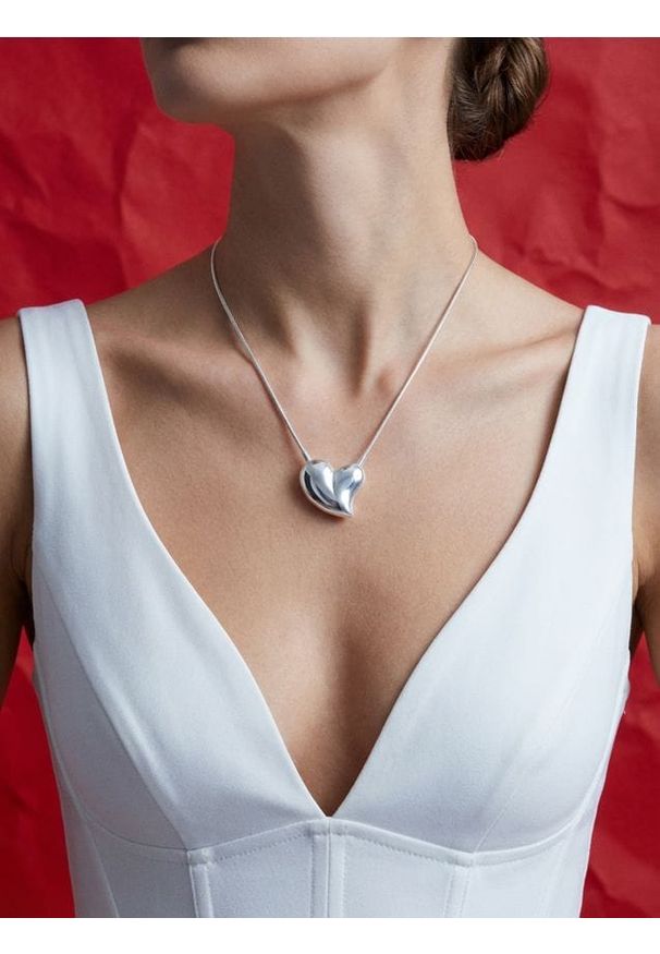 Sinsay - Naszyjnik z zawieszką w kształcie serca - srebrny. Materiał: srebrne. Kolor: srebrny