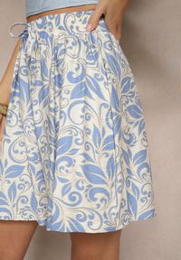 Renee - Niebieskie Szorty High Waist z Wiskozy w Kwiatowy Print Dannalis. Okazja: na spacer. Stan: podwyższony. Kolor: niebieski. Materiał: wiskoza. Wzór: kwiaty, nadruk. Styl: elegancki