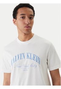 Calvin Klein Jeans T-Shirt LV04RF820G Biały Regular Fit. Kolor: biały. Materiał: bawełna #2
