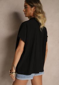Renee - Czarna Bluzka Oversize z Wiskozą o Kroju Nietoperz z Dekoltem w Serek Davithiel. Okazja: na co dzień. Typ kołnierza: dekolt w serek. Kolor: czarny. Materiał: wiskoza. Styl: casual, elegancki