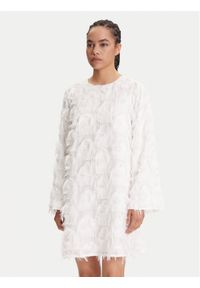 YAS Sukienka koktajlowa 26038226 Biały Loose Fit. Kolor: biały. Materiał: syntetyk. Styl: wizytowy
