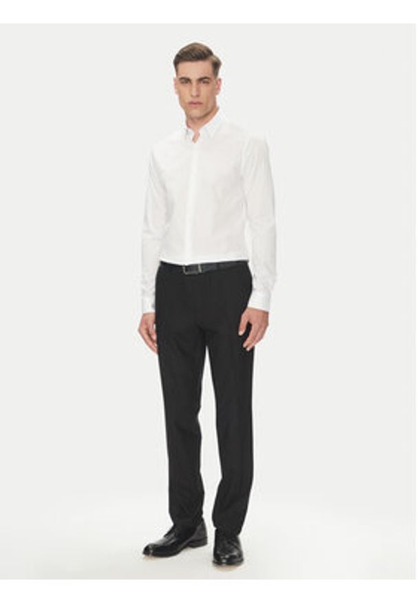 Calvin Klein Koszula Essential LV019EU030 Biały Slim Fit. Kolor: biały. Materiał: bawełna