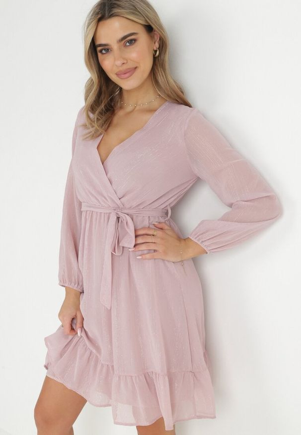 Born2be - Różowa Sukienka Pronestra. Kolor: różowy. Materiał: tkanina, materiał. Wzór: gładki. Typ sukienki: kopertowe. Styl: elegancki. Długość: mini