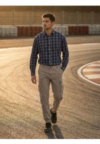 Sinsay - Spodnie cargo - beżowy. Kolor: beżowy