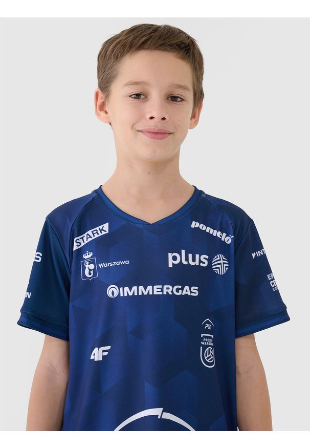 4f - 4F Koszulka meczowa replika wyjazdowa z sezonu 2024/25 dziecięca 4F x PGE Projekt Warszawa - multikolor 134/140 (8-10 lat). Typ kołnierza: dekolt w serek. Kolor: wielokolorowy. Materiał: dzianina, włókno, materiał, syntetyk. Wzór: gładki, ze splotem. Sezon: lato. Styl: klasyczny, sportowy