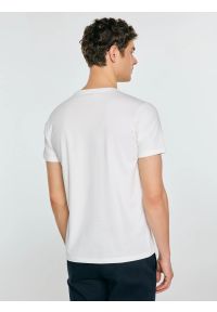 Big-Star - Koszulka męska z kontrastowym nadrukiem biała Kartes 100. Kolor: biały. Materiał: dzianina, bawełna. Wzór: nadruk. Styl: klasyczny #5