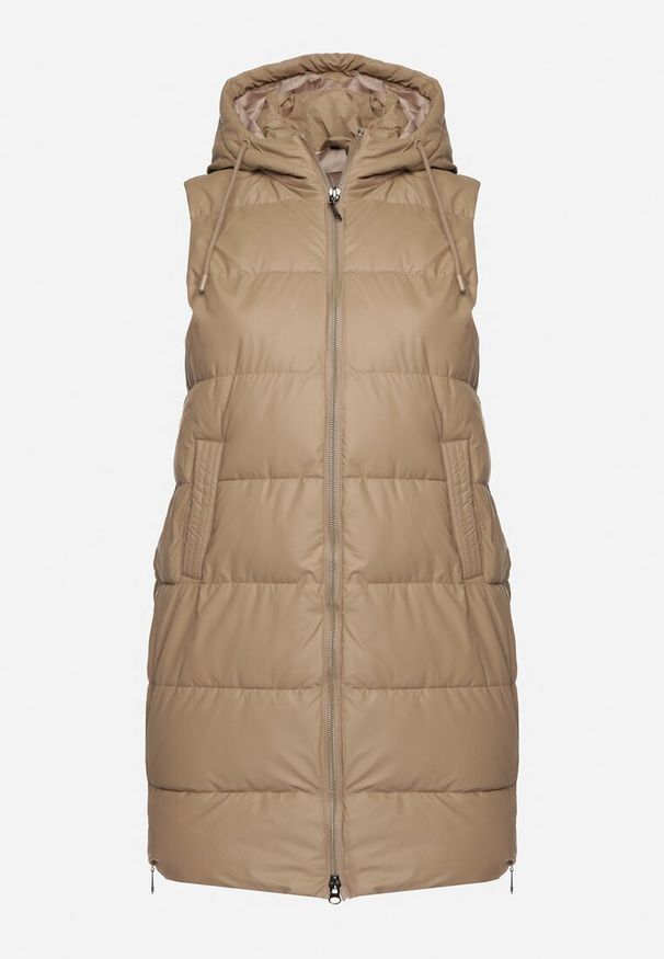 Born2be - Beżowa Pikowana Kamizelka z Kapturem na Suwak i Napy Timella. Okazja: na spacer, na co dzień. Typ kołnierza: kaptur. Kolekcja: plus size. Kolor: beżowy. Materiał: tkanina, jeans. Wzór: aplikacja. Styl: casual, elegancki, klasyczny