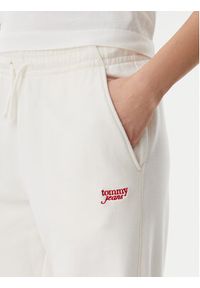 Tommy Jeans Spodnie dresowe Script DW0DW20670 Écru Relaxed Fit. Materiał: bawełna #3