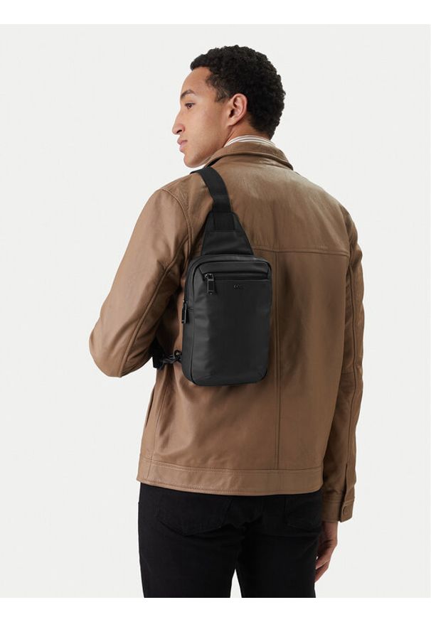 BOSS Saszetka Jace 50567388 Czarny. Kolor: czarny. Materiał: skóra