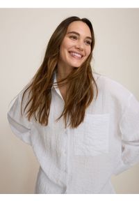 Reserved - Koszula z efektem gniecenia - biały. Kolor: biały. Materiał: wiskoza, tkanina #1