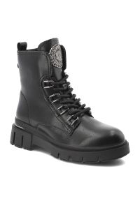 Czarne Botki Filippo Modne Buty Damskie. Okazja: na co dzień. Zapięcie: sznurówki. Kolor: czarny. Materiał: skóra. Wzór: aplikacja. Styl: casual, rockowy, klasyczny #1