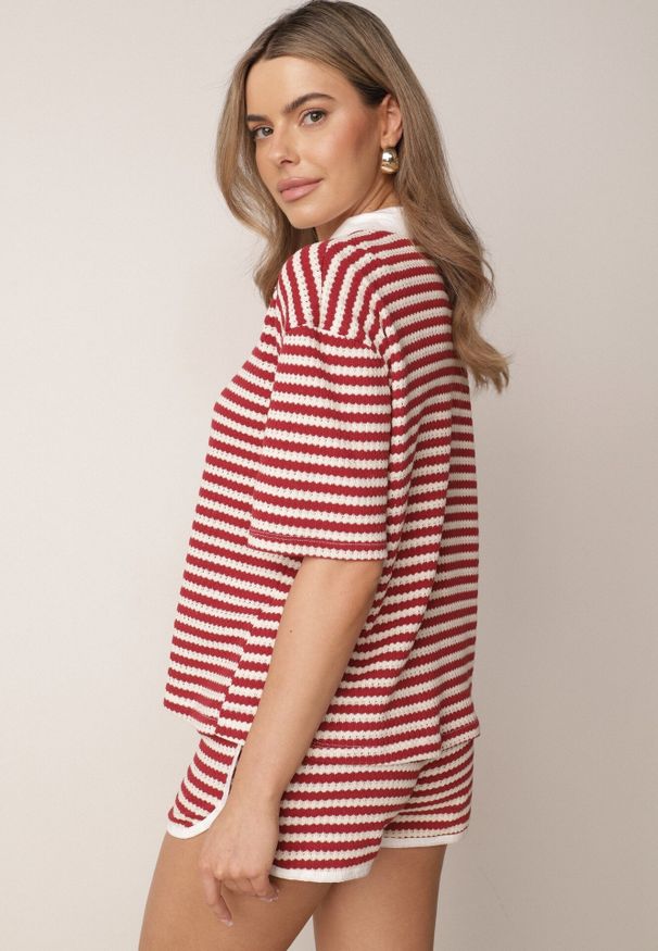 Born2be - Beżowo-Czerwony Dzianinowy Komplet Oversize w Paski Koszulka Polo i Szorty Tesanore. Kolor: beżowy. Materiał: dzianina. Wzór: paski