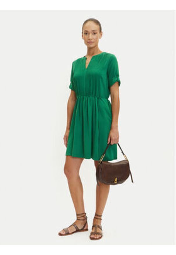 Tatuum Sukienka codzienna Oliwera T2505.208 Zielony Regular Fit. Okazja: na co dzień. Kolor: zielony. Materiał: wiskoza. Typ sukienki: proste. Styl: casual