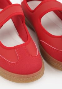 Born2be - Czerwone Tenisówki w Stylu Balerinek z Zapięciem na Rzep Talwan. Okazja: na spacer, na co dzień. Zapięcie: rzepy. Kolor: czerwony. Materiał: jeans. Sport: turystyka piesza #3