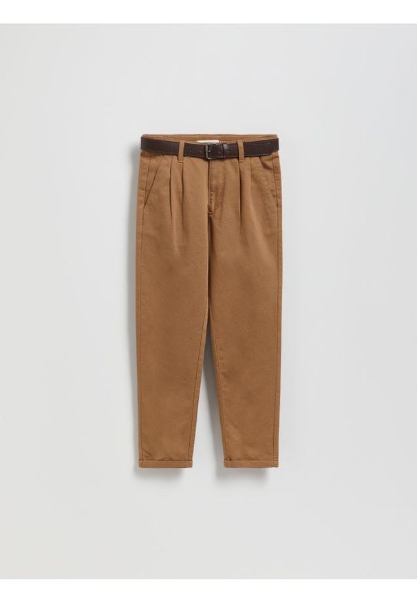 Reserved - Spodnie chino - brązowy. Kolor: brązowy. Materiał: bawełna, tkanina