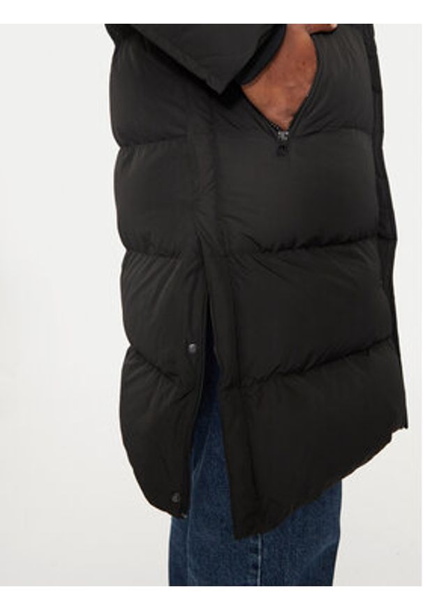 Hechter Paris Płaszcz zimowy 45018 142213 Czarny Regular Fit. Kolor: czarny. Materiał: syntetyk. Sezon: zima