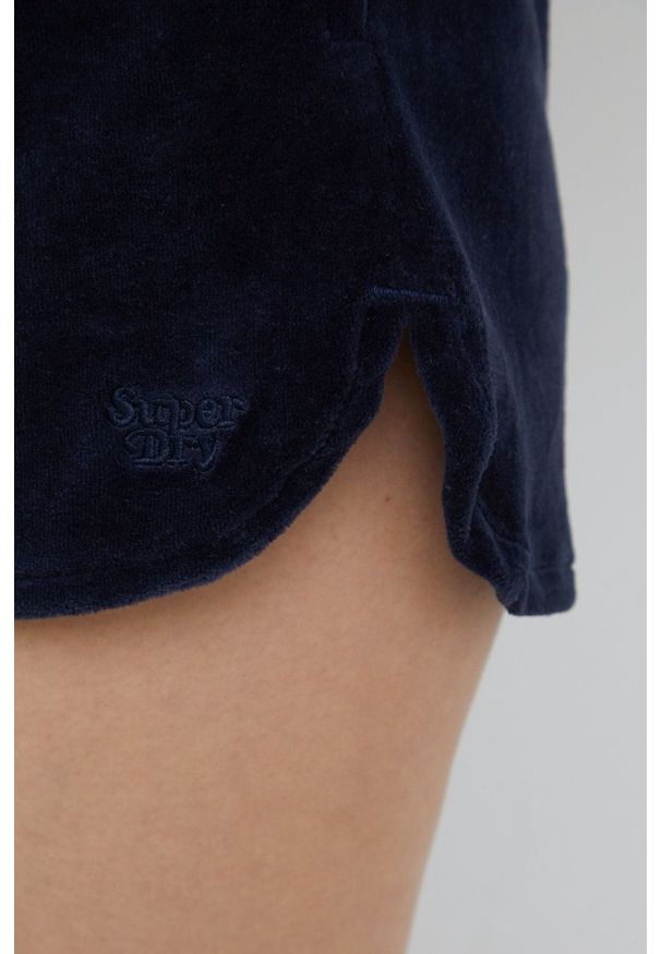 Superdry szorty damskie kolor granatowy gładkie medium waist. Kolor: niebieski. Materiał: welur. Wzór: gładki