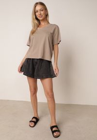 Born2be - Beżowy T-shirt z Bawełny z Trójkątnym Dekoltem Siliphe. Okazja: do pracy, na co dzień, na spotkanie biznesowe. Kolor: beżowy. Materiał: bawełna. Styl: elegancki, biznesowy, casual #6