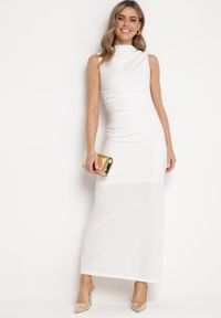 Born2be - Biała Maxi Sukienka Dopasowana z Ozdobnymi Marszczeniami Dorsalinna. Okazja: na spotkanie biznesowe, do pracy. Kolor: biały. Sezon: wiosna, lato. Typ sukienki: dopasowane. Styl: biznesowy, elegancki, klasyczny. Długość: maxi #7