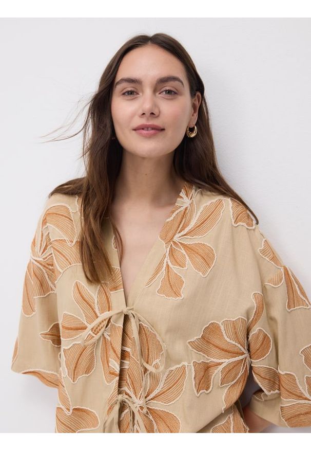 Reserved - Wiązana bluzka z dodatkiem lnu - wielobarwny. Materiał: len