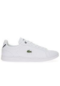 Buty Lacoste Carnaby Pro 745SMA0110-042 - białe. Okazja: na co dzień. Zapięcie: sznurówki. Kolor: biały. Materiał: guma, skóra. Szerokość cholewki: normalna. Wzór: aplikacja