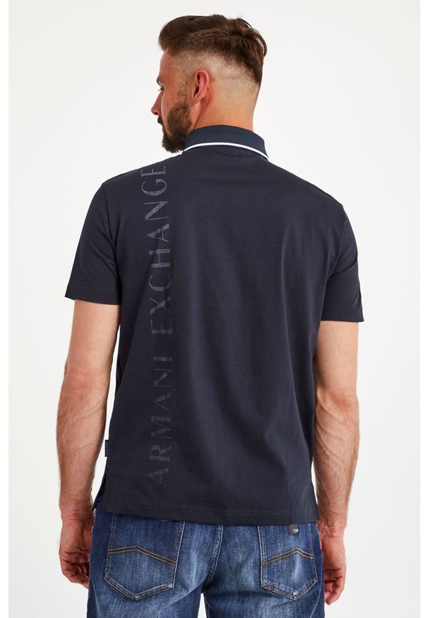 Armani Exchange - POLO ARMANI EXCHANGE. Typ kołnierza: polo. Wzór: napisy, haft. Styl: klasyczny