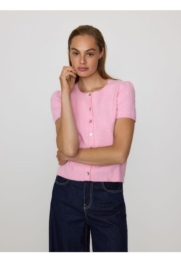 Reserved - Kardigan z krótkim rękawem - różowy. Kolor: różowy. Materiał: dzianina, wełna. Długość rękawa: krótki rękaw. Długość: krótkie