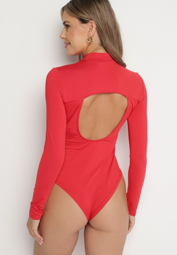 Born2be - Czerwone Prążkowane Body z Półgolfem i Dodatkiem Wiskozy Naonaya. Okazja: na co dzień. Kolor: czerwony. Materiał: wiskoza, prążkowany. Styl: casual, elegancki