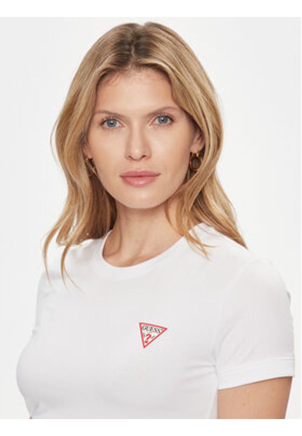 Guess T-Shirt W2YI44 J1314 Biały Slim Fit. Kolor: biały. Materiał: bawełna