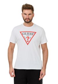 Guess - GUESS Biały t-shirt z dużym logo Clsc Tri Logo. Kolor: biały