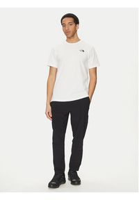The North Face T-Shirt Vertical NF0A89FP Biały Regular Fit. Kolor: biały. Materiał: bawełna #4