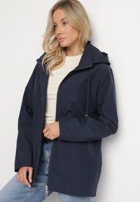 Born2be - Granatowa Kurtka Typu Wiatrówka z Odpinanym Kapturem Ndivoria. Okazja: na co dzień, na spacer. Kolor: niebieski. Materiał: jeans. Styl: casual, sportowy #2
