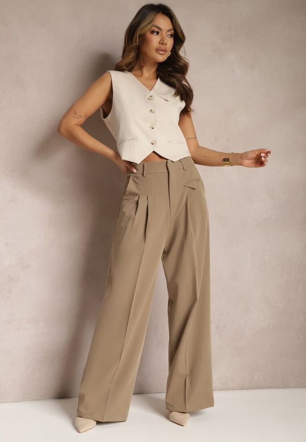 Renee - Ciemnobeżowe Eleganckie Spodnie Garniturowe z Wysokim Stanem Lainiva. Okazja: na imprezę. Stan: podwyższony. Kolor: beżowy. Styl: elegancki