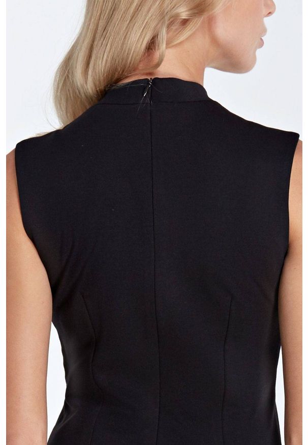 Colett - Elegancka klasyczna sukienka midi ze stójką. Okazja: do pracy. Typ kołnierza: kołnierzyk stójkowy. Materiał: dzianina, nylon. Typ sukienki: proste. Styl: elegancki, klasyczny. Długość: midi