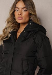 Renee - Czarna Kurtka Pikowana Puffer z Kapturem Mivvia. Typ kołnierza: kaptur. Kolor: czarny. Sezon: zima #5