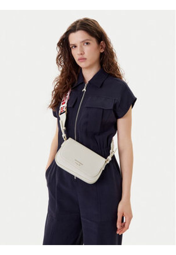 Emporio Armani Torebka EW000538 AF12103 M0034 Biały. Kolor: biały. Materiał: skórzane