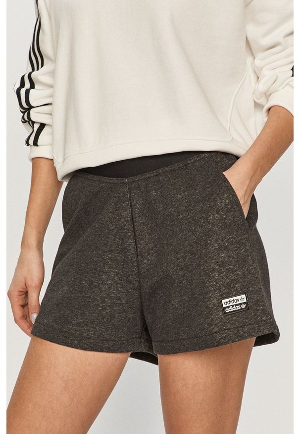 adidas Originals - Szorty. Okazja: na co dzień. Kolor: szary. Materiał: poliester. Styl: casual