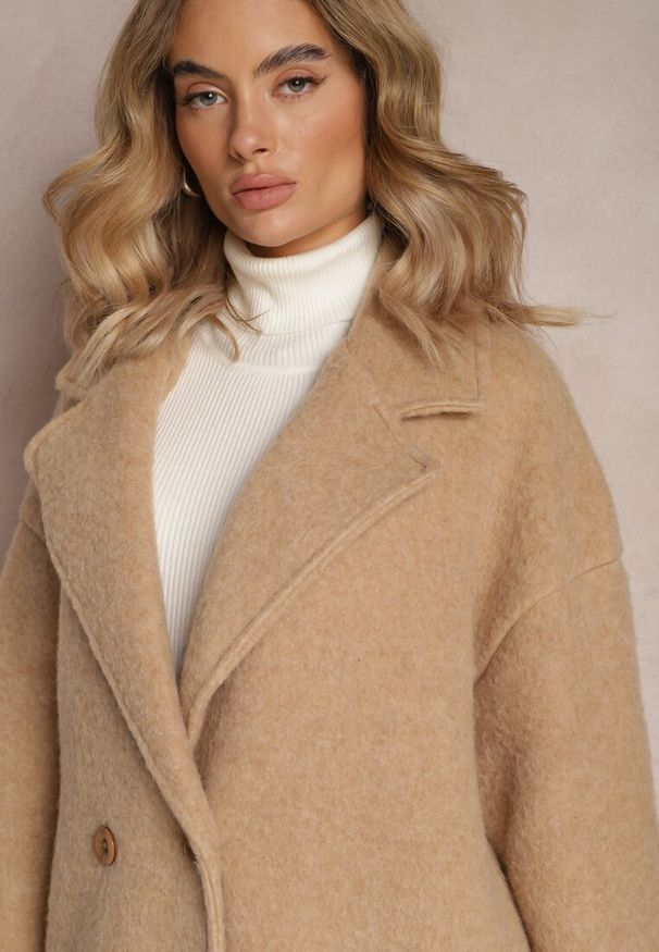 Renee - Beżowy Długi Płaszcz Jednorzędowy o Kroju Oversize Vlekoma. Kolor: beżowy. Materiał: poliester, wełna. Długość: długie. Styl: elegancki