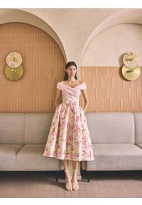 Reserved - Spódnica midi z wiązaniem - wielobarwny. Materiał: tkanina. Wzór: gładki