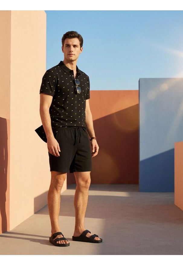 Sinsay - Bawełniana koszulka polo - czarny. Typ kołnierza: polo. Kolor: czarny. Materiał: bawełna