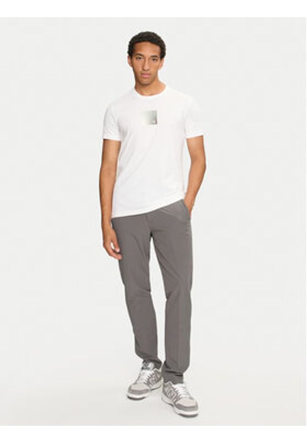 Calvin Klein Jeans T-Shirt Metallic Box J30J325686 Biały Slim Fit. Kolor: biały. Materiał: bawełna