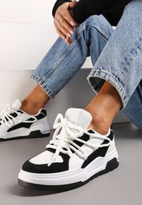 Born2be - Biało-Czarne Sneakersy z Ozdobnym Sznurowaniem Sirixa. Nosek buta: okrągły. Zapięcie: sznurówki. Kolor: biały. Materiał: materiał. Obcas: na obcasie. Wysokość obcasa: niski #3