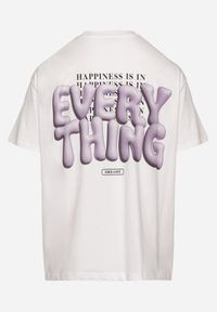 Born2be - Biało-Fioletowy Bawełniany T-shirt z Napisami Hallena. Okazja: na co dzień, na spotkanie biznesowe. Kolor: biały. Materiał: bawełna. Wzór: napisy. Styl: biznesowy, klasyczny, elegancki, casual #3