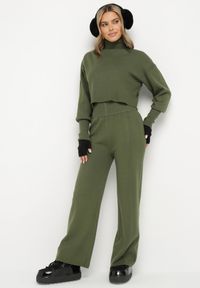 Born2be - Zielony Komplet Dzianinowy z Wiskozą Bluza Golf ze Ściągaczami i Szerokie Spodnie Noridra. Kolor: zielony. Materiał: dzianina, wiskoza #7