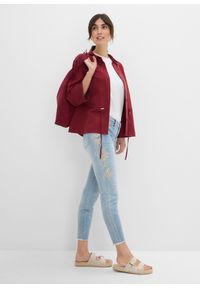 bonprix - Jeansy skinny, średni stan, cropped. Kolor: niebieski. Wzór: haft, kwiaty #2