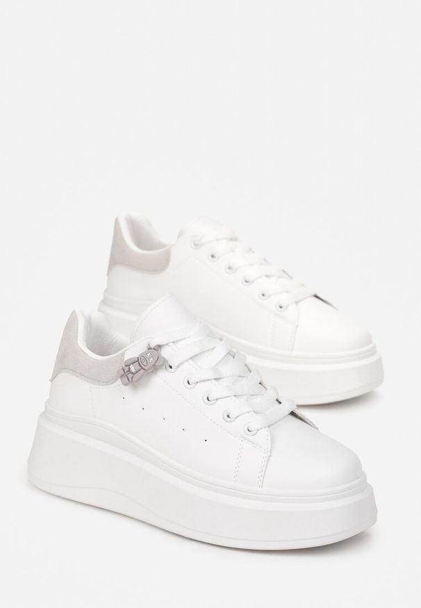 Renee - Biało-Szare Sznurowane Sneakersy na Platformie z Aplikacją przy Sznurówkach Khirlie. Kolor: biały, szary. Wzór: aplikacja. Obcas: na platformie