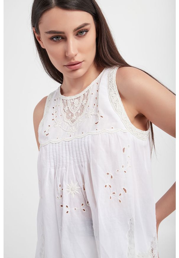 Twinset Milano - Top TWINSET. Materiał: koronka. Długość rękawa: bez rękawów. Wzór: aplikacja, ażurowy, haft, koronka