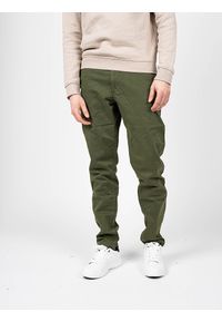 Pepe Jeans Spodnie "Keys Minimal" | PM2115234 | Keys Minimal | Mężczyzna | Zielony. Okazja: na co dzień. Kolor: zielony. Materiał: elastan, bawełna. Wzór: aplikacja. Styl: casual